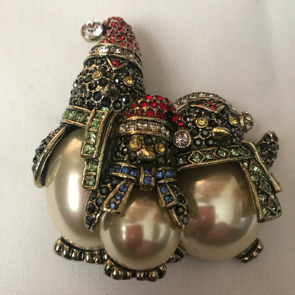 NWOT Heidi Daus "Snow Day" Penguin Family Christmas Crystal Brooch